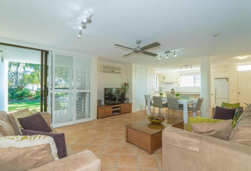 Superior 3-bedroom flat with a view, Munna Beach Apartments