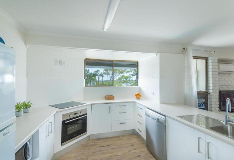 شقة سوبيريور من غرفتي نوم مع إطلالات, Munna Beach Apartments