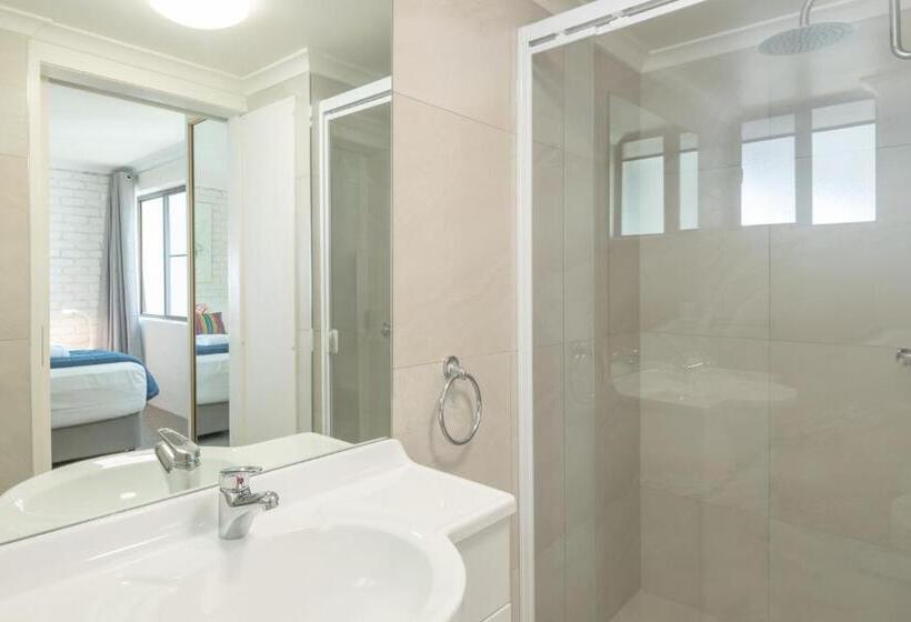 Superior 2-bedroom flat with a view, Munna Beach Apartments