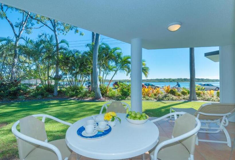 Superior 3-bedroom flat with a view, Munna Beach Apartments