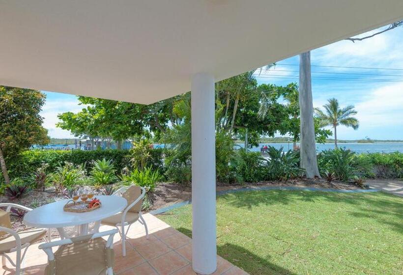 Superior 3-bedroom flat with a view, Munna Beach Apartments