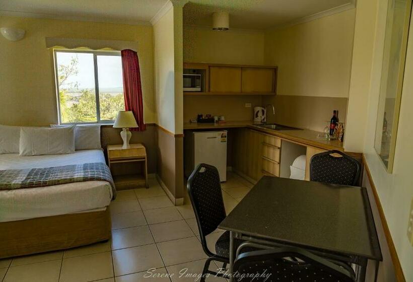 חדר משפחתי, Ocean International