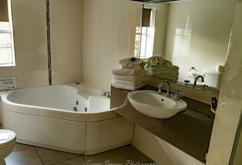 חדר משפחתי, Ocean International