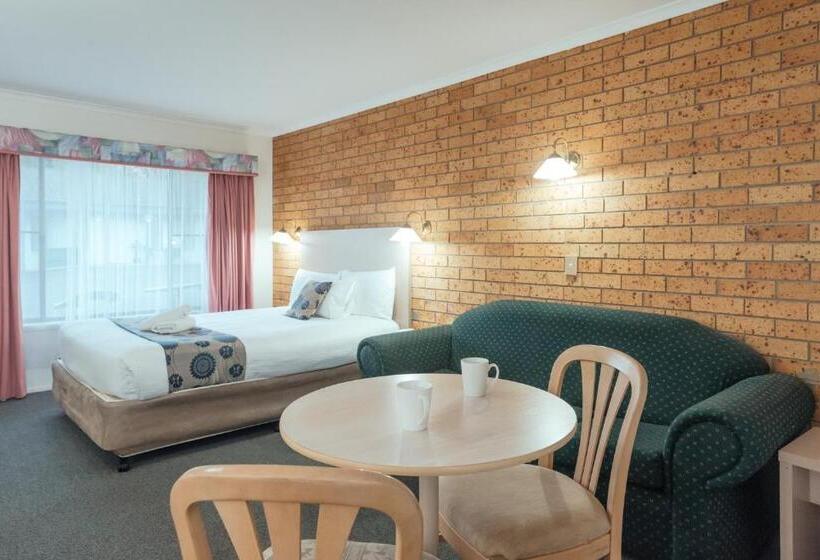 带大床的行政房间, Coffs Windmill Motel