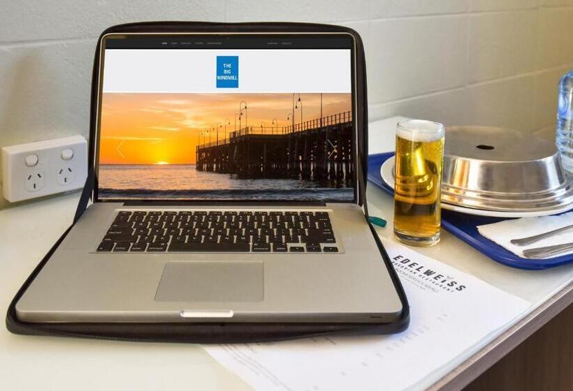 带大床的行政房间, Coffs Windmill Motel