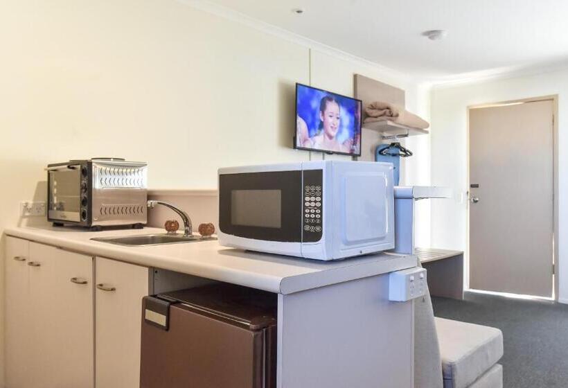 带大床的标准工作室, Coffs Windmill Motel