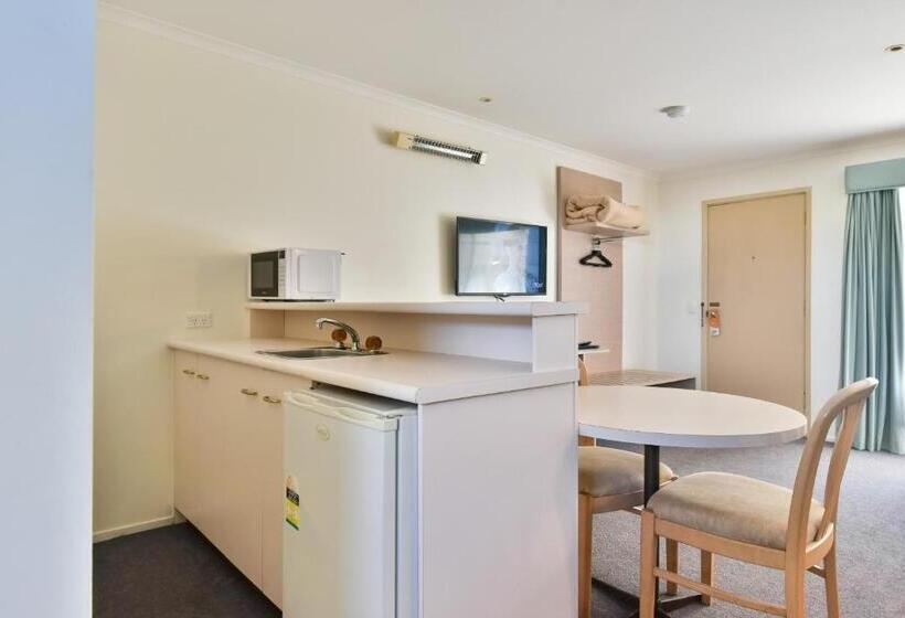 带大床的标准工作室, Coffs Windmill Motel