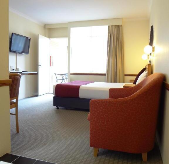 חדר סופריור, Three Explorers Motel