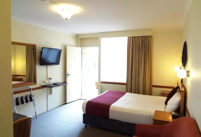 スーペリアールーム, Three Explorers Motel