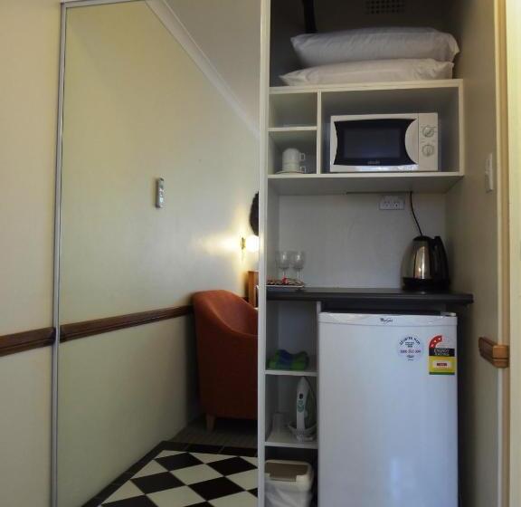 חדר סופריור, Three Explorers Motel