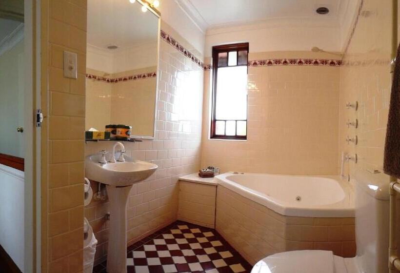 Люкс 2 Спальни, Three Explorers Motel