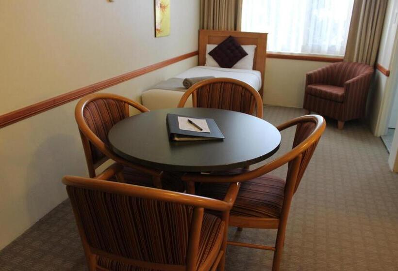 חדר משפחתי דלוקס, Three Explorers Motel