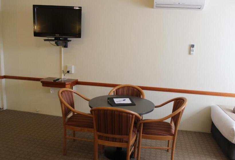 חדר משפחתי דלוקס, Three Explorers Motel