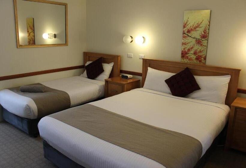 חדר משפחתי דלוקס, Three Explorers Motel