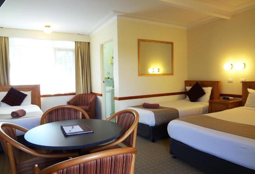 חדר משפחתי דלוקס, Three Explorers Motel