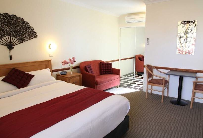 חדר סופריור, Three Explorers Motel