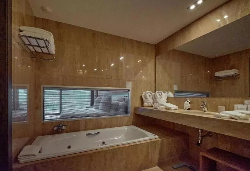 سوییت با چشمانداز استخر, Andorra Park