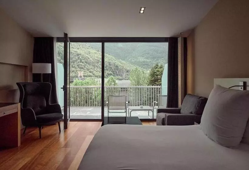 سوییت با چشمانداز استخر, Andorra Park