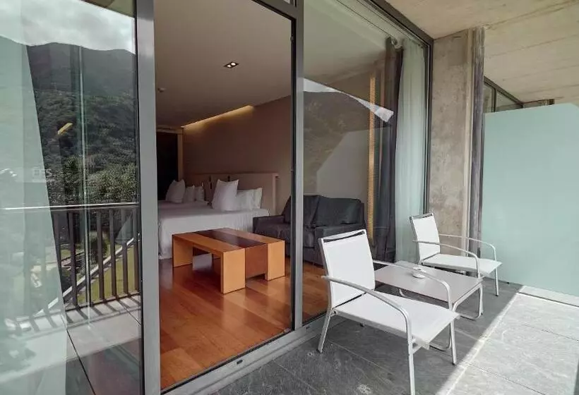 سوییت با چشمانداز استخر, Andorra Park