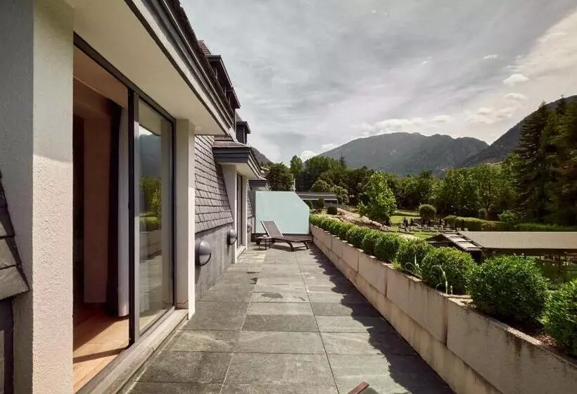سوئیت جونیور با چشمانداز باغ, Andorra Park