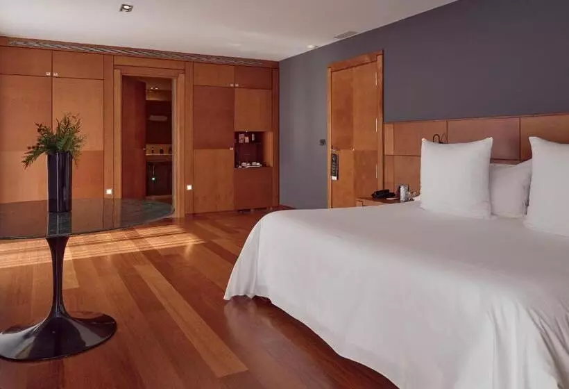 سوئیت جونیور با چشمانداز باغ, Andorra Park
