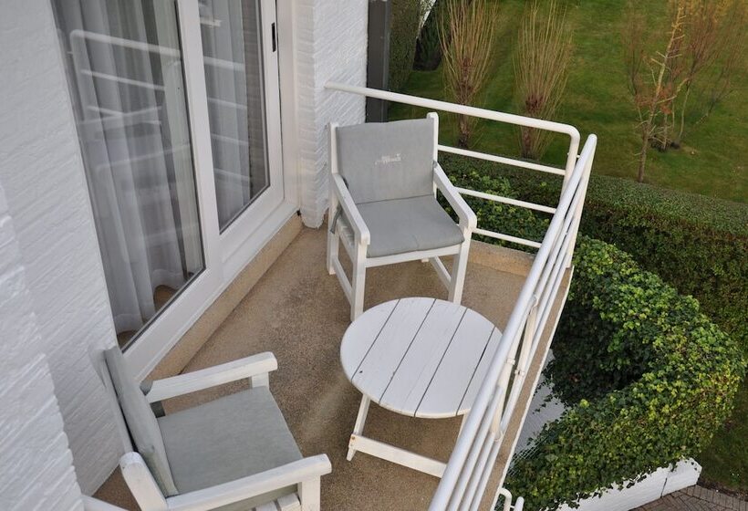 Номер Стандарт Вид на Сад, Approach