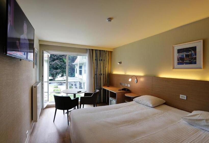 חדר סטנדרט, Auberge Du Vieux Cedre, Enghien Belgique