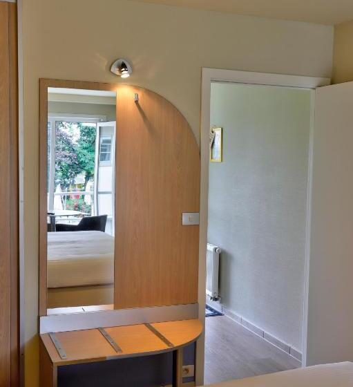 חדר סטנדרט, Auberge Du Vieux Cedre, Enghien Belgique