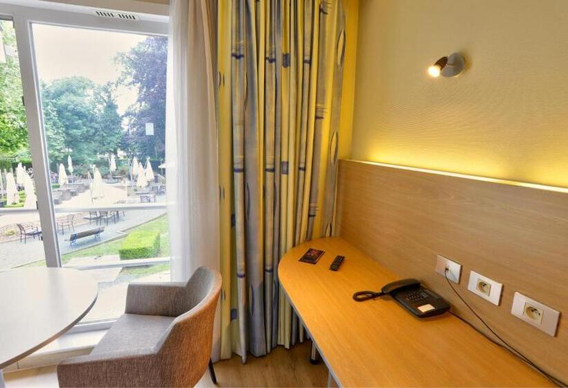 חדר סטנדרט, Auberge Du Vieux Cedre, Enghien Belgique