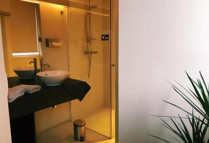 Standard Yhden Hengen Huone, Auberge Du Vieux Cedre, Enghien Belgique