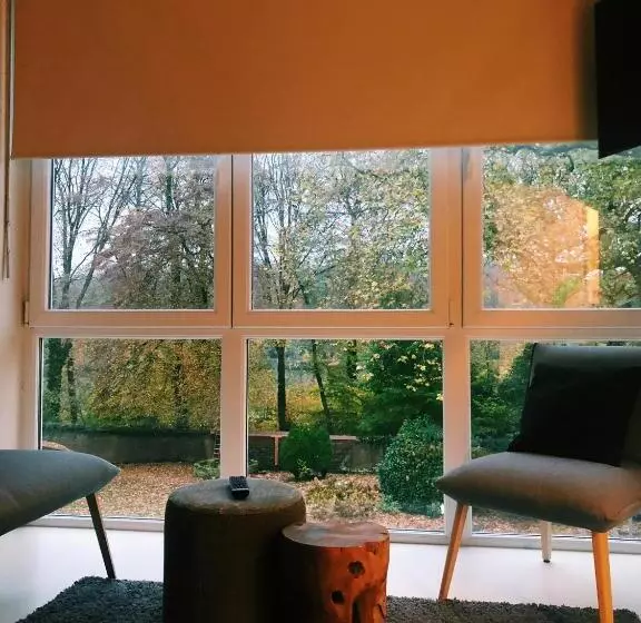 Sviitti Puutarhanäkymä, Auberge Du Vieux Cedre, Enghien Belgique