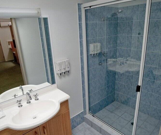 اتاق اجرایی, Centrepoint Motor Inn