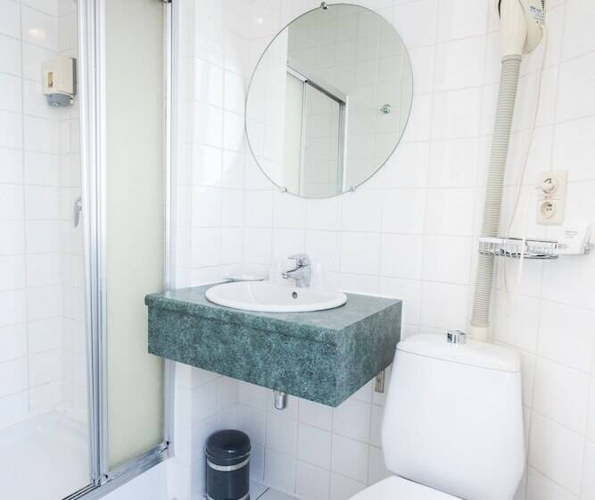 غرفة قياسية مطلّة علي البحر, Malecot Hotel By F Hotels