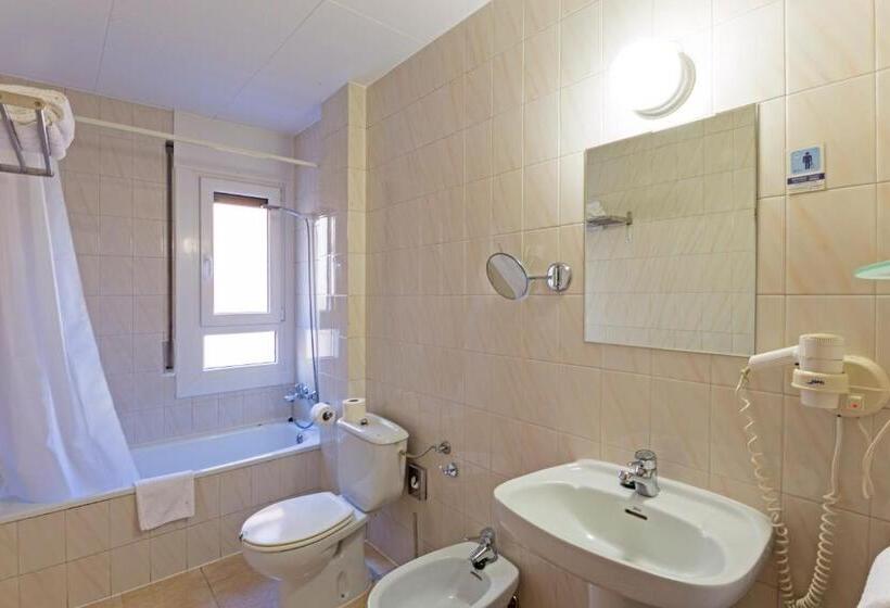 اتاق استاندارد سه نفره, Marfany