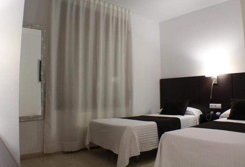 اتاق استاندارد سه نفره, Marfany