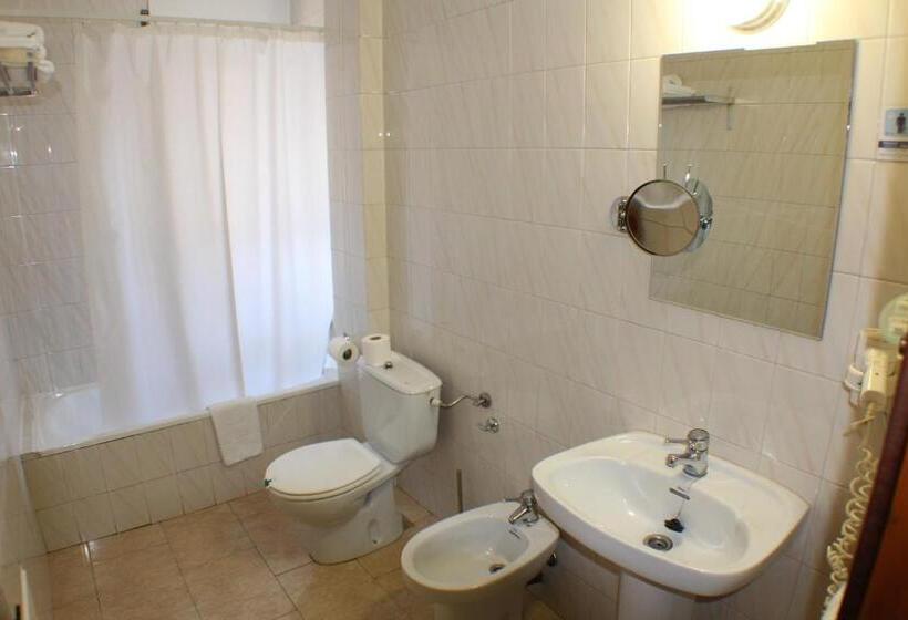 اتاق استاندارد سه نفره, Marfany