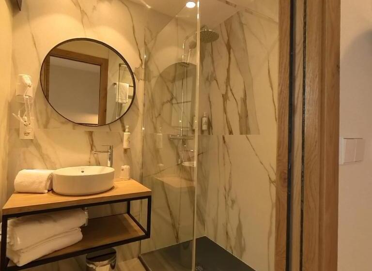 اتاق سوپریور سه تخته, Marfany