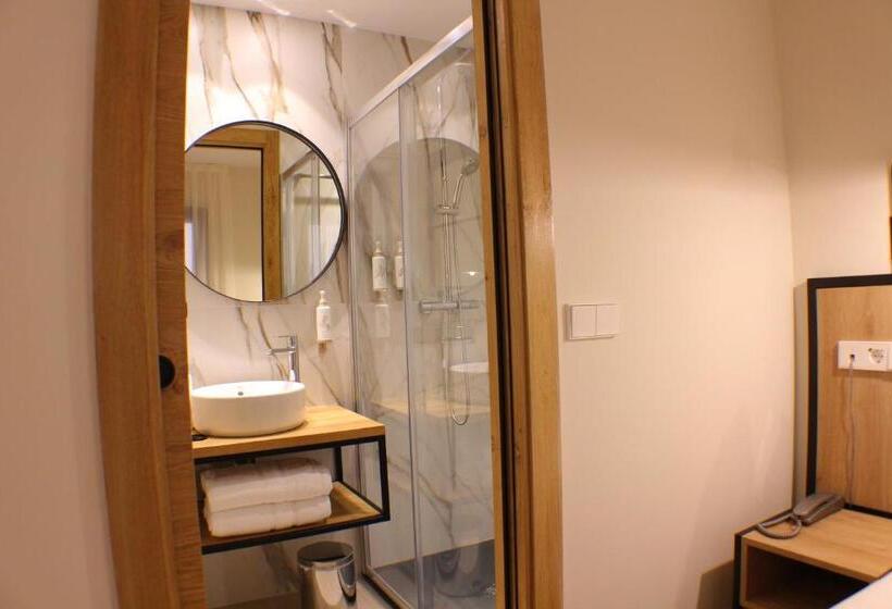 اتاق سوپریور, Marfany