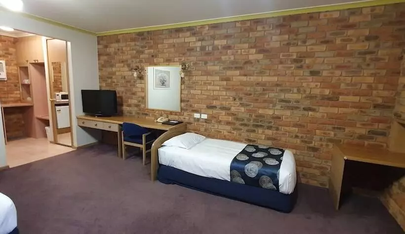 اتاق استاندارد, Pines Country Club Motor Inn