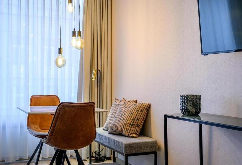 管理人员工作室, Premier Suites Antwerp