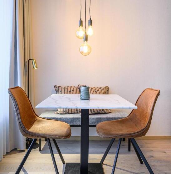 管理人员工作室, Premier Suites Antwerp