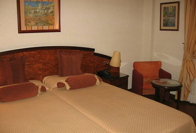 اتاق استاندارد سه نفره, Alegria President