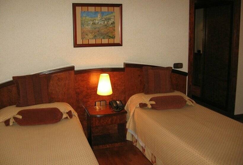 اتاق استاندارد سه نفره, Alegria President