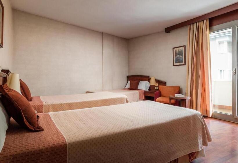 اتاق استاندارد سه نفره, Alegria President