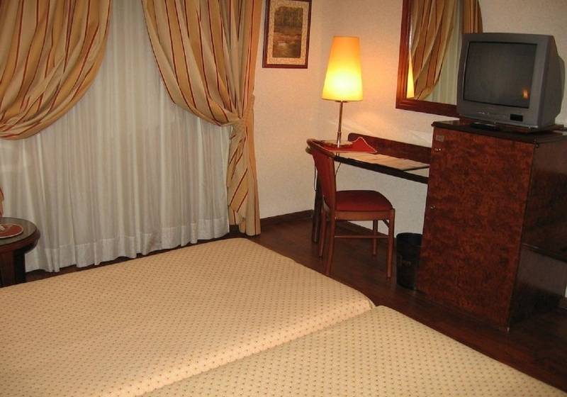 اتاق استاندارد سه نفره, Alegria President