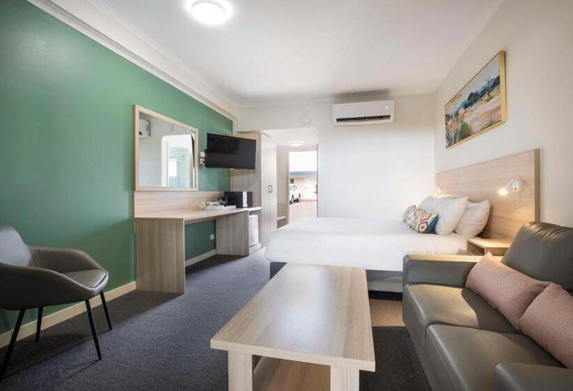 标准间, Nightcap At Roxby Downs