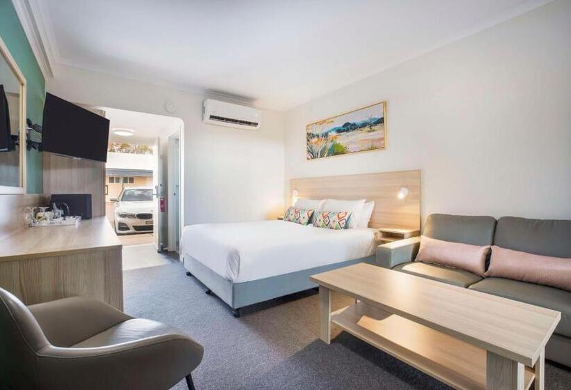 标准间, Nightcap At Roxby Downs