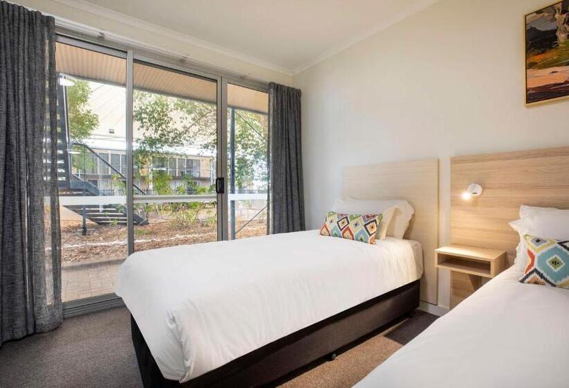 家庭间, Nightcap At Roxby Downs