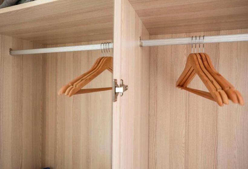 家庭间, Nightcap At Roxby Downs