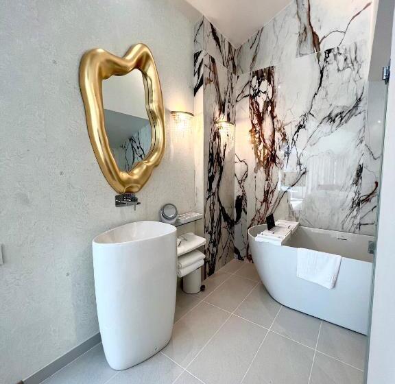 سوییت لوکس, & Spa Bringue